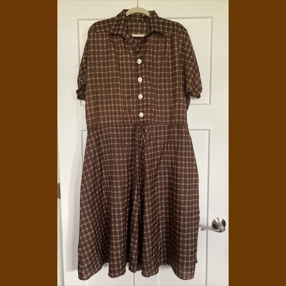 Vintage Dresses & Skirts - Vintage VOLUP PLUS 1970s does 1940s Plaid Check Brown Shirtdress